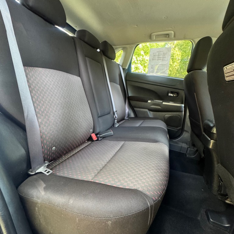 2018 Mitsubishi Outlander Image 12