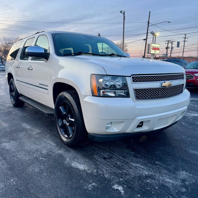 2011 Chevrolet Suburban Image 6