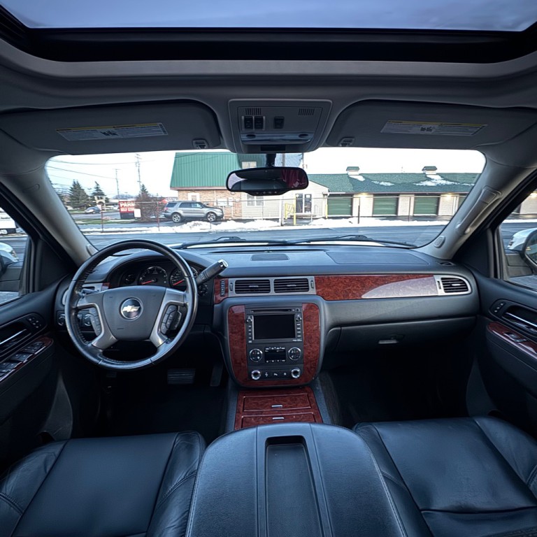 2011 Chevrolet Suburban Image 7