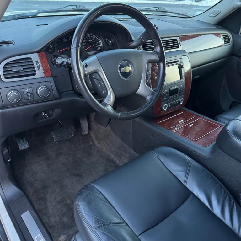 2011 Chevrolet Suburban Image 8