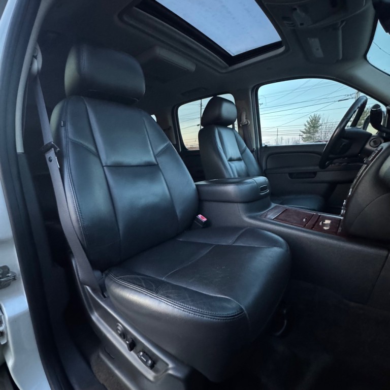 2011 Chevrolet Suburban Image 9