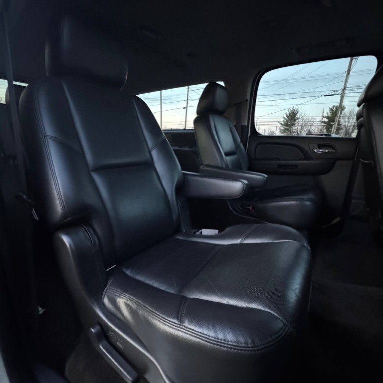 2011 Chevrolet Suburban Image 10