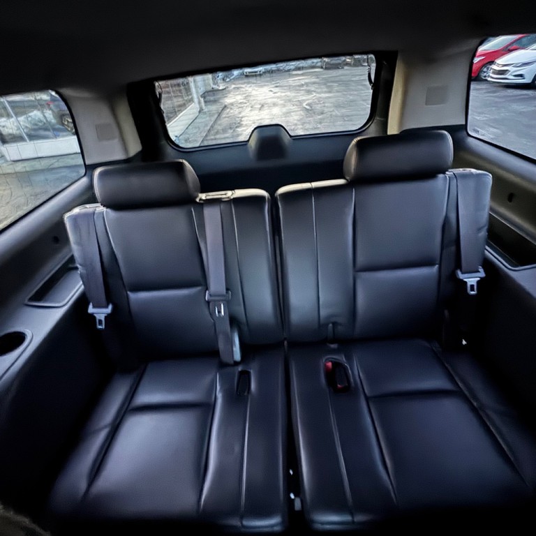 2011 Chevrolet Suburban Image 13