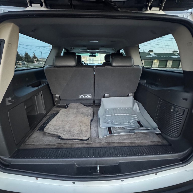 2011 Chevrolet Suburban Image 14