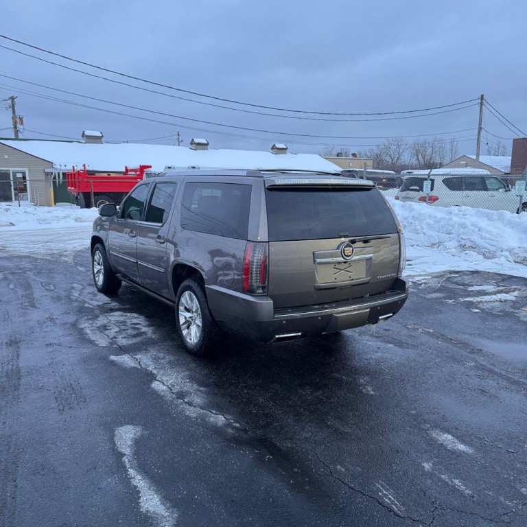 2013 Cadillac Escalade Image 3