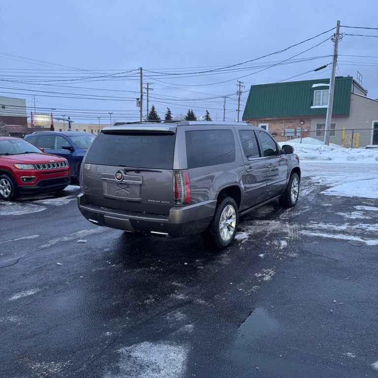 2013 Cadillac Escalade Image 4