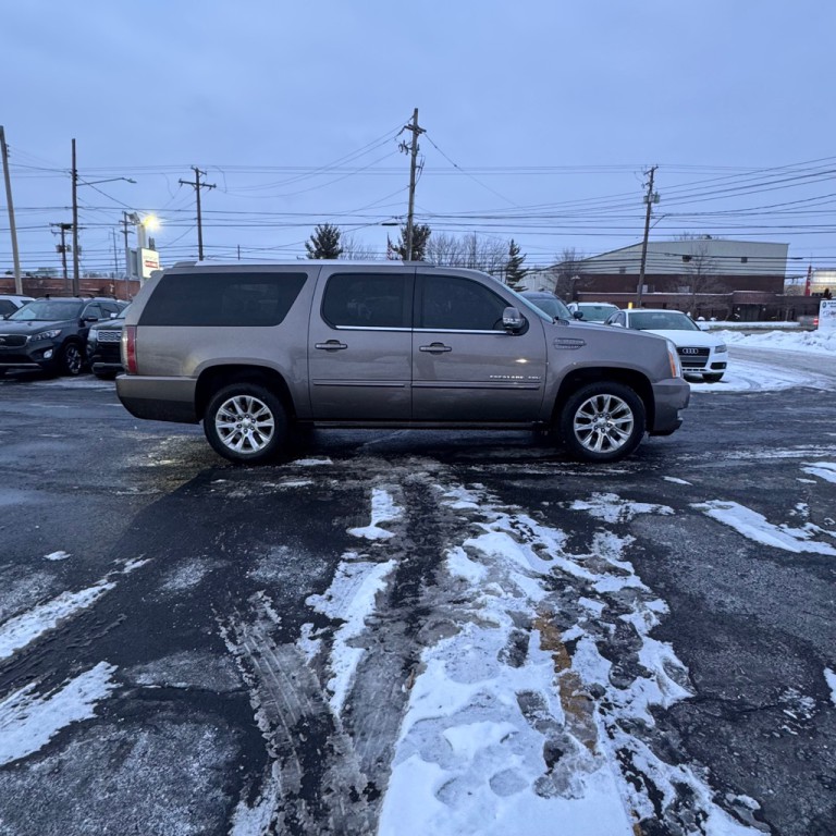 2013 Cadillac Escalade Image 5