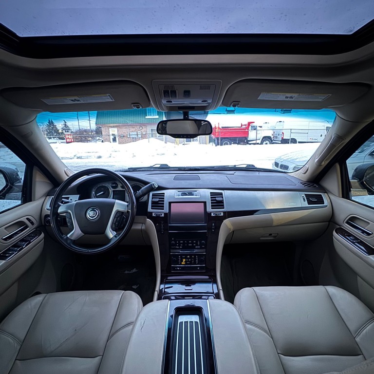 2013 Cadillac Escalade Image 8