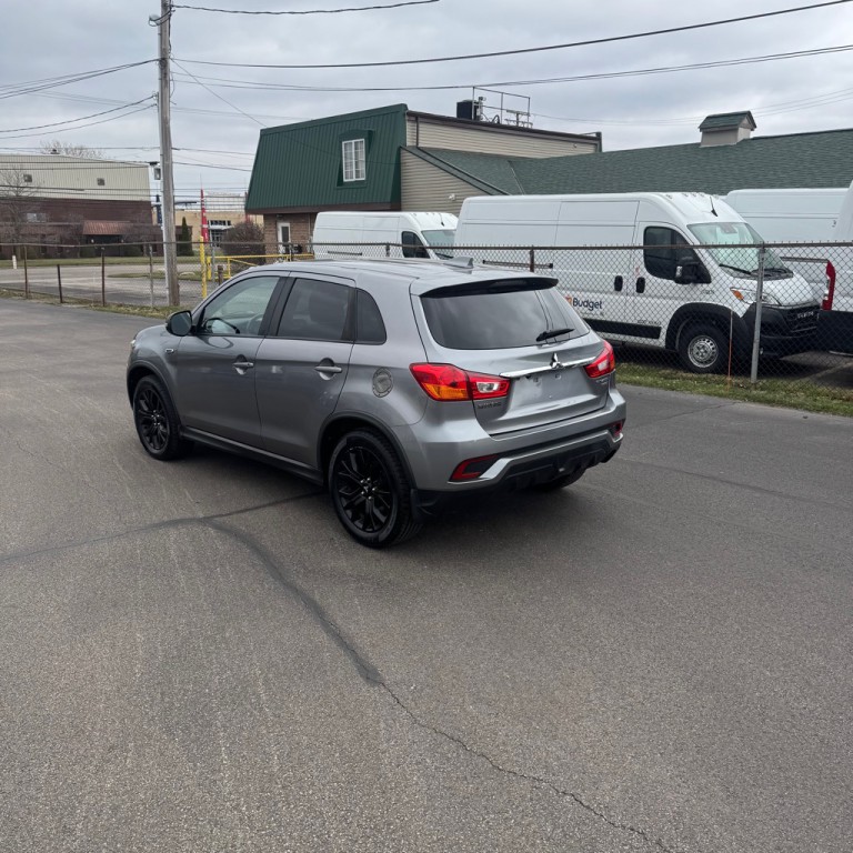 2018 Mitsubishi Outlander Image 3