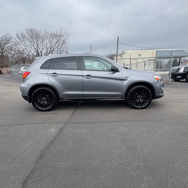 2018 Mitsubishi Outlander Image 5