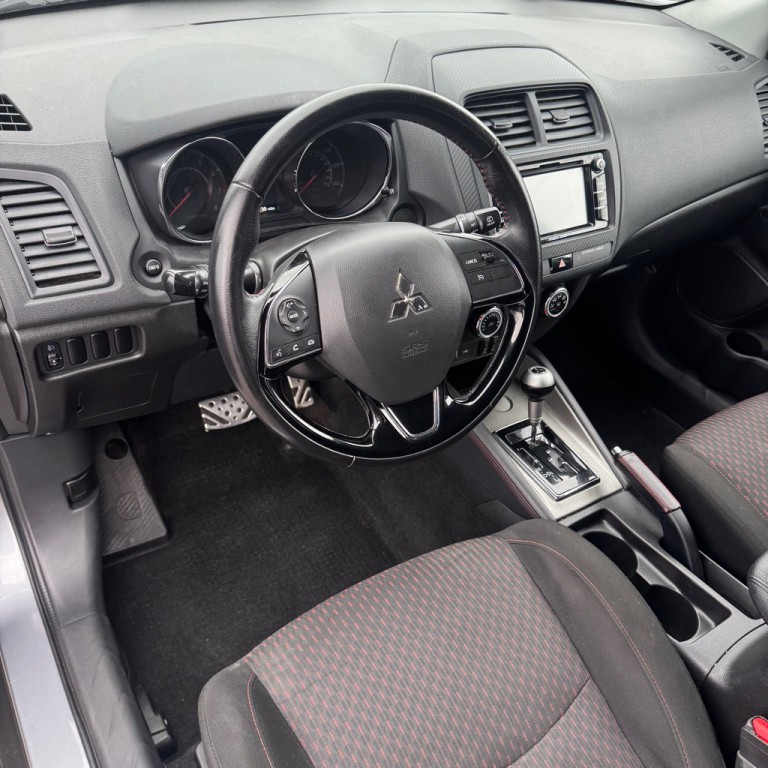 2018 Mitsubishi Outlander Image 8