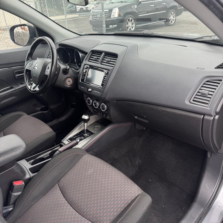 2018 Mitsubishi Outlander Image 9