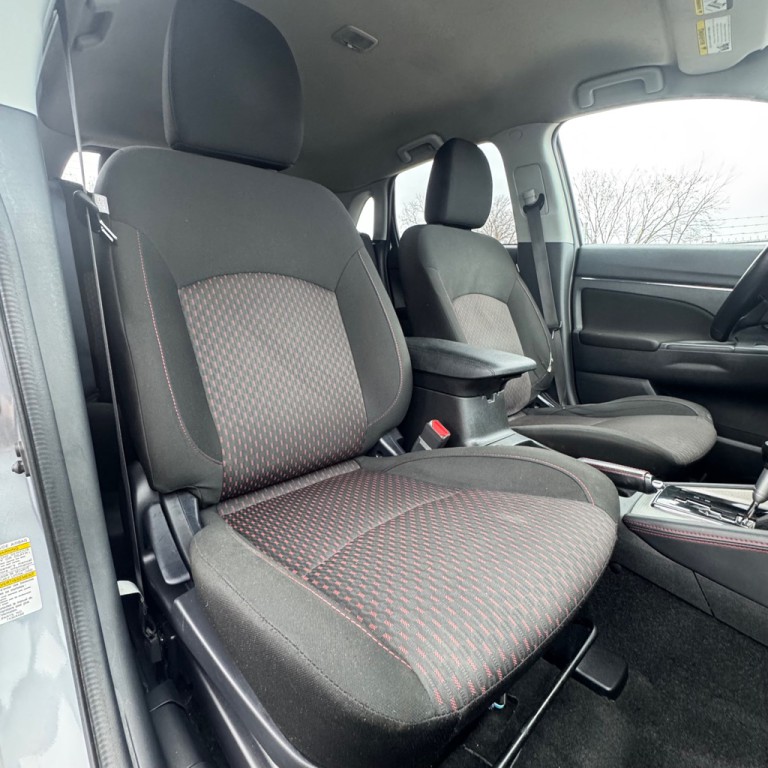 2018 Mitsubishi Outlander Image 10