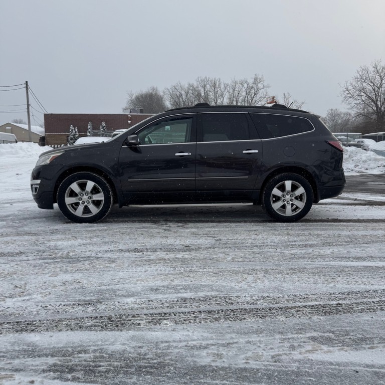 2013 Chevrolet Traverse Image 2