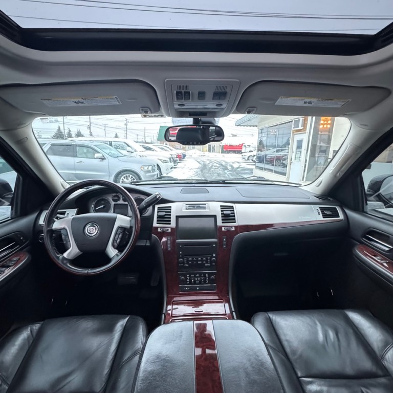2009 Cadillac Escalade Image 8