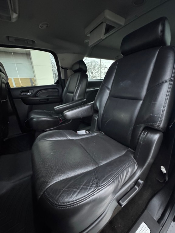 2009 Cadillac Escalade Image 11