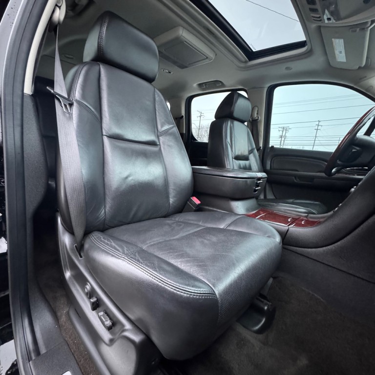 2009 Cadillac Escalade Image 12