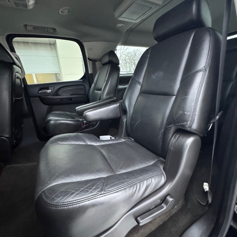 2009 Cadillac Escalade Image 13