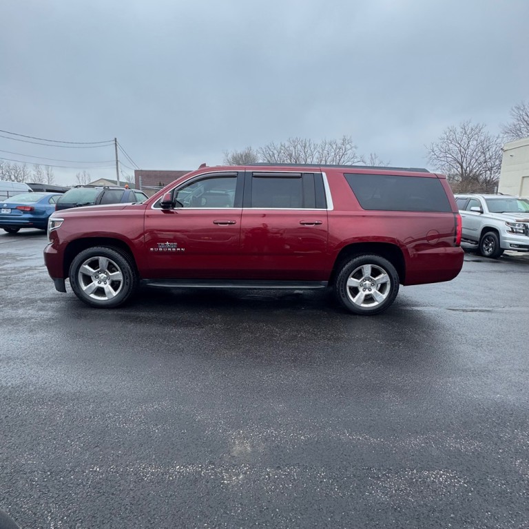 2016 Chevrolet Suburban Image 2