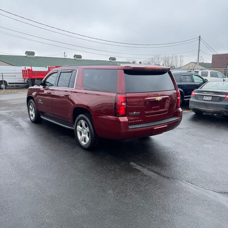 2016 Chevrolet Suburban Image 3