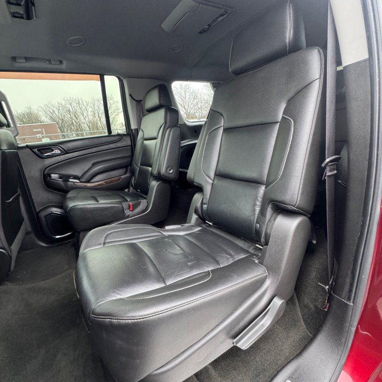 2016 Chevrolet Suburban Image 12