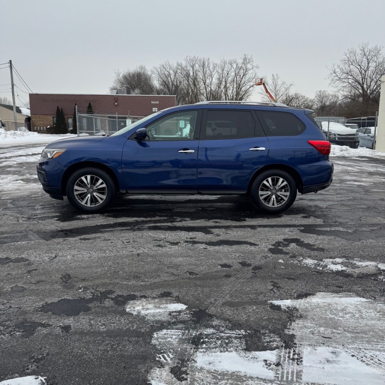 2017 Nissan Pathfinder Image 2