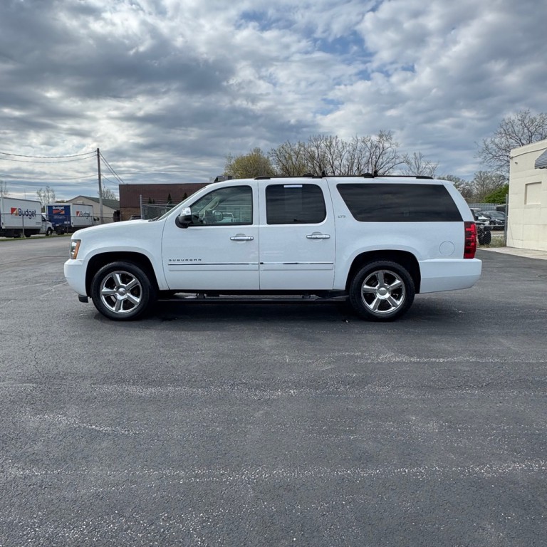 2012 Chevrolet Suburban Image 2