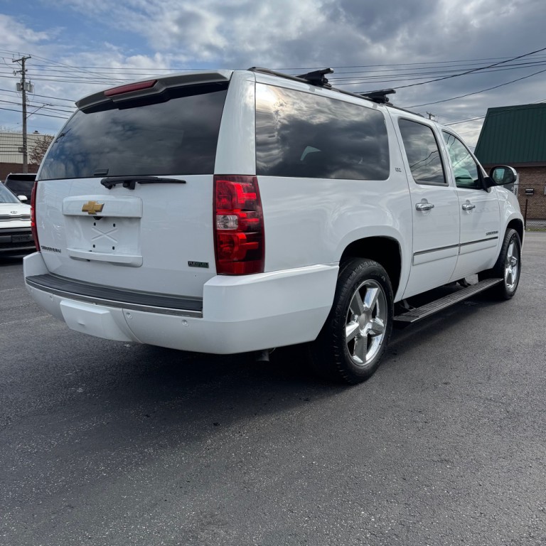 2012 Chevrolet Suburban Image 4