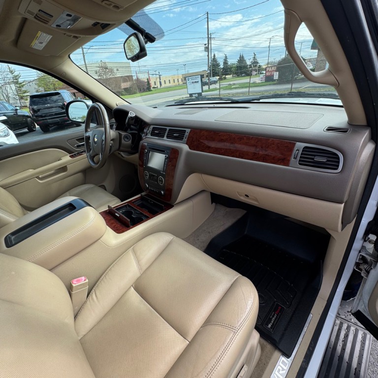2012 Chevrolet Suburban Image 10