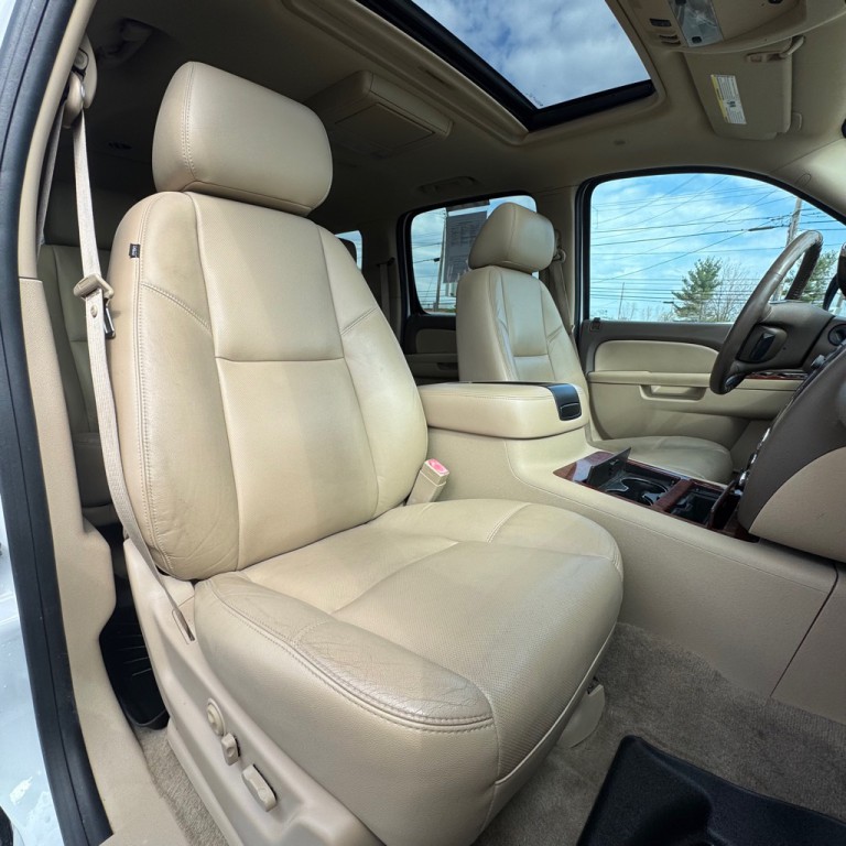 2012 Chevrolet Suburban Image 12