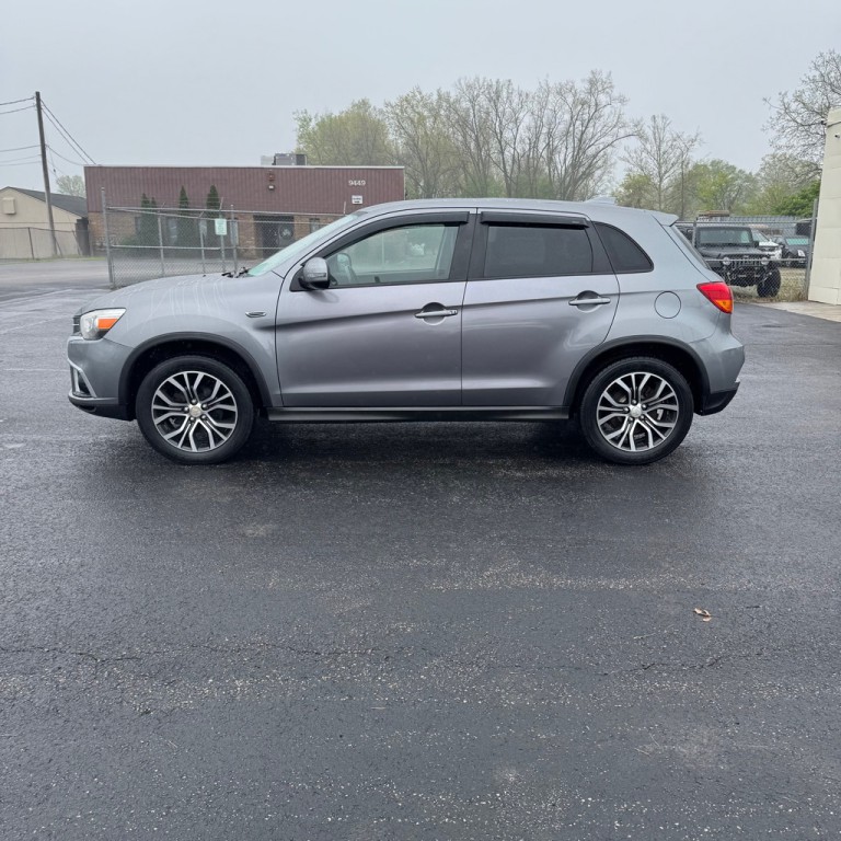 2018 Mitsubishi Outlander Image 2
