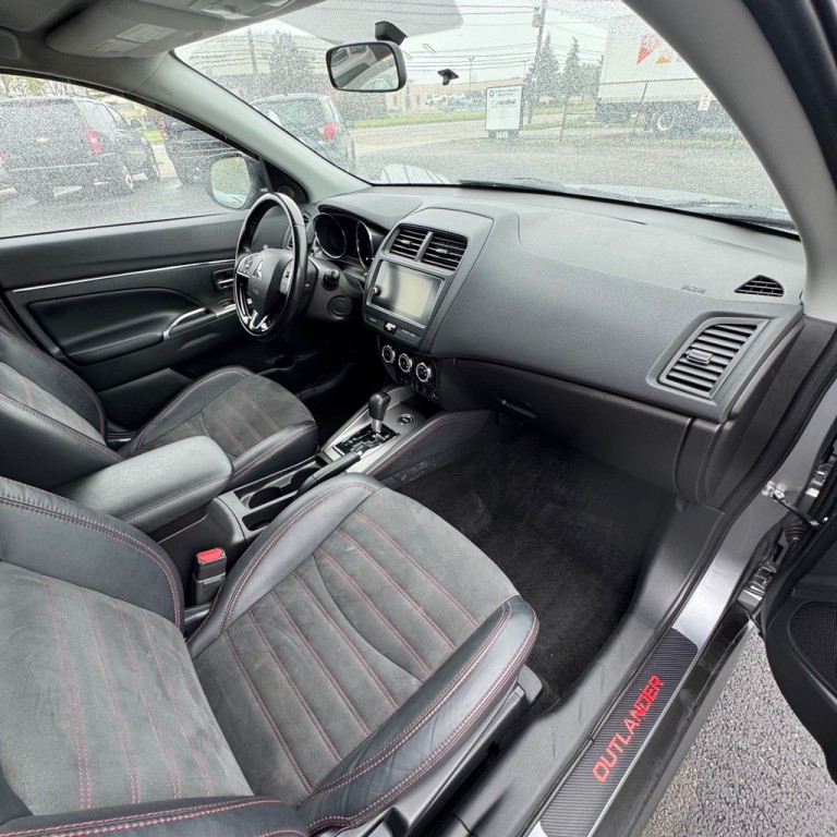 2018 Mitsubishi Outlander Image 9