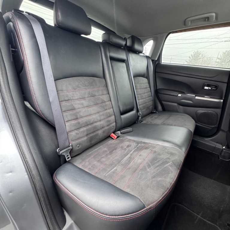 2018 Mitsubishi Outlander Image 12