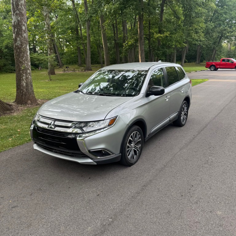2018 Mitsubishi Outlander Image 1