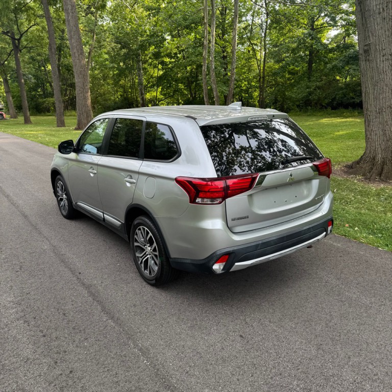 2018 Mitsubishi Outlander Image 2