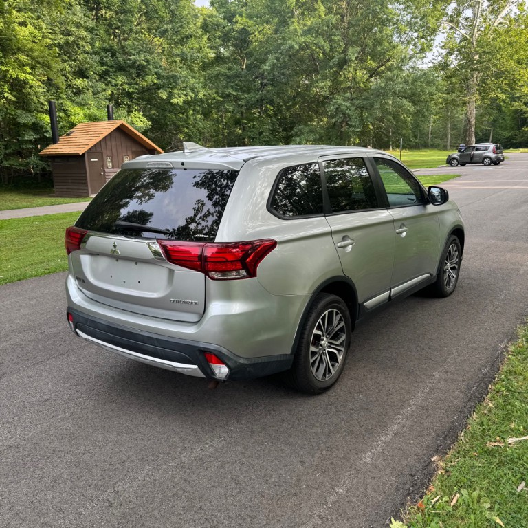2018 Mitsubishi Outlander Image 3