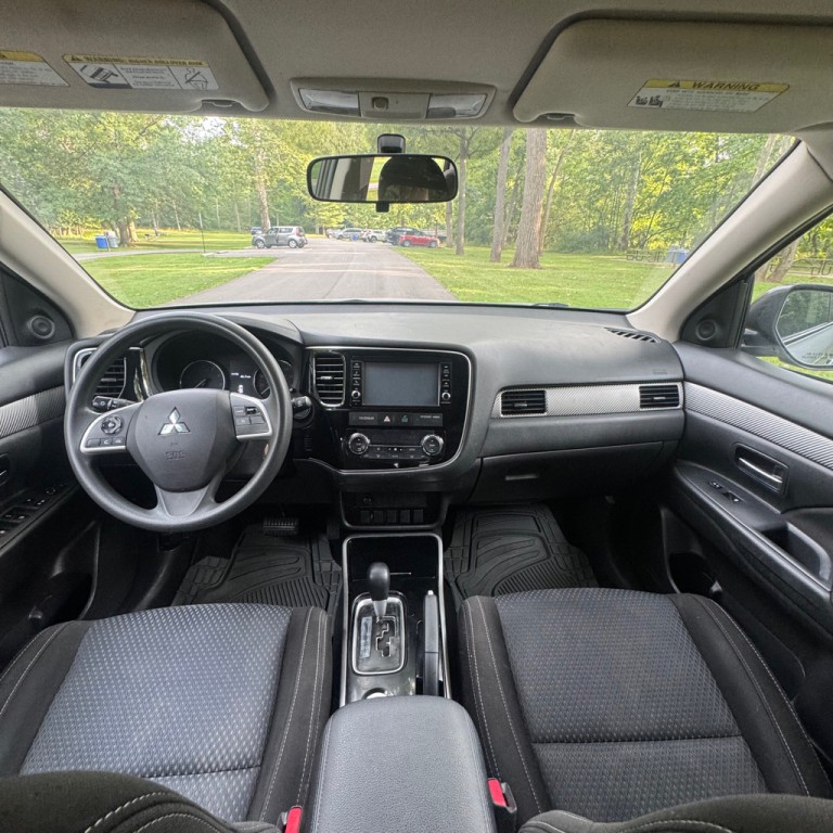 2018 Mitsubishi Outlander Image 5