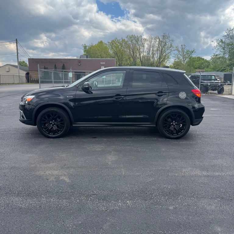2018 Mitsubishi Outlander Image 2