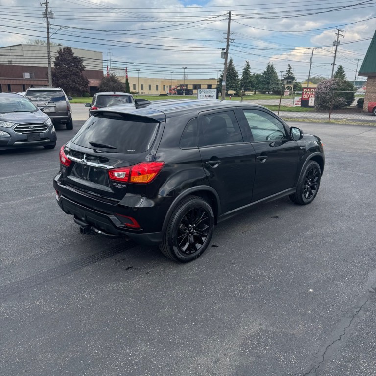 2018 Mitsubishi Outlander Image 4