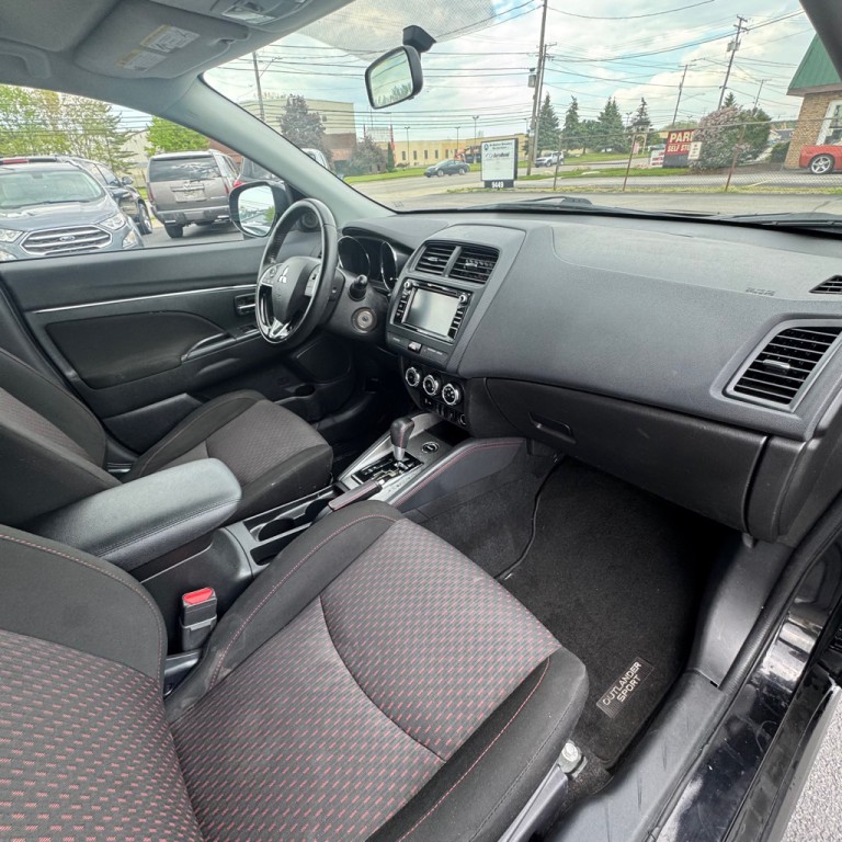 2018 Mitsubishi Outlander Image 9