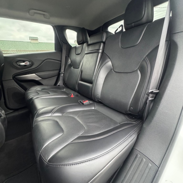 2019 Jeep Cherokee Image 11