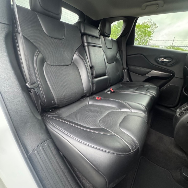 2019 Jeep Cherokee Image 12
