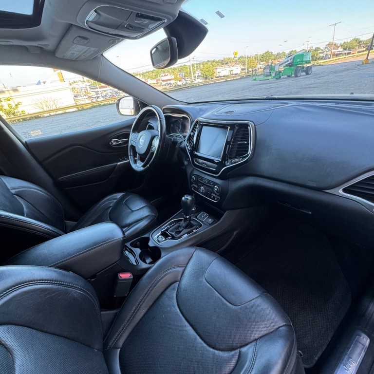 2019 Jeep Cherokee Image 9