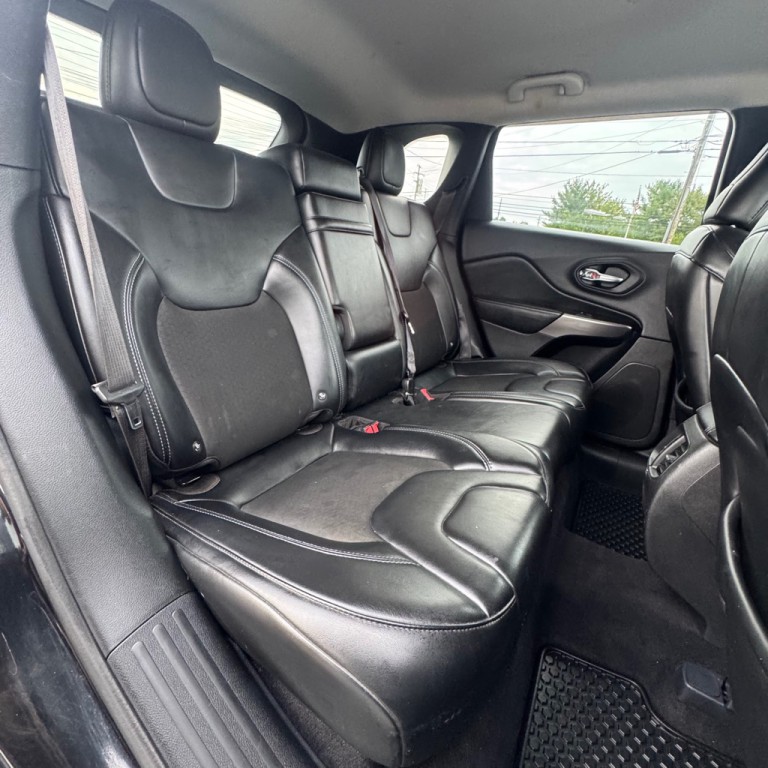 2019 Jeep Cherokee Image 12