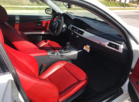 2012 BMW 3 Series Image 2