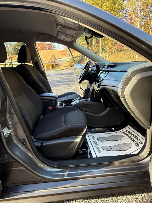 2019 Nissan Rogue Image 16