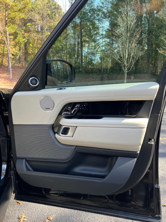 2019 Land Rover Range Rover Image 17