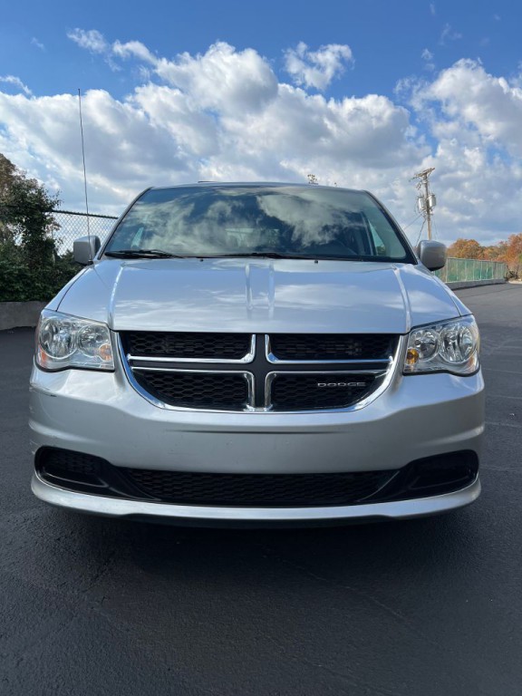 2011 Dodge Grand Caravan Image 2