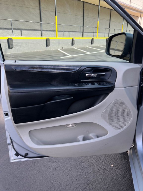 2011 Dodge Grand Caravan Image 12