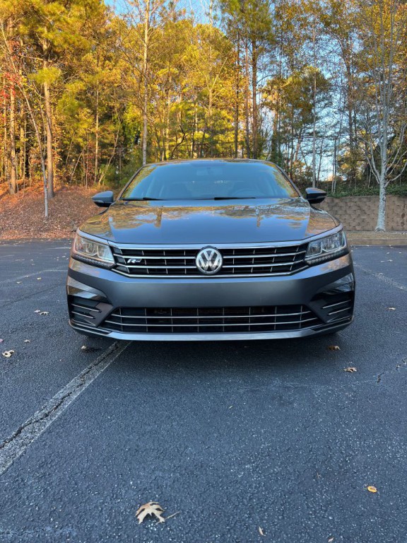 2018 Volkswagen Passat Image 2